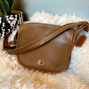 Vintage Coach: leather crossbody